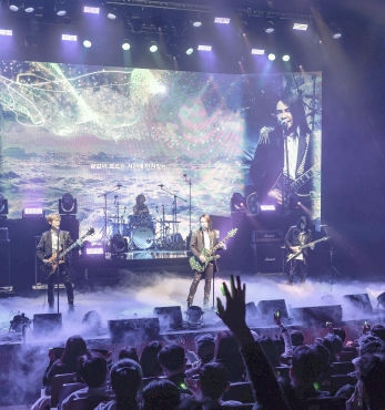 반란의 시대에서 혁명을 노래하다 섬네일 파일